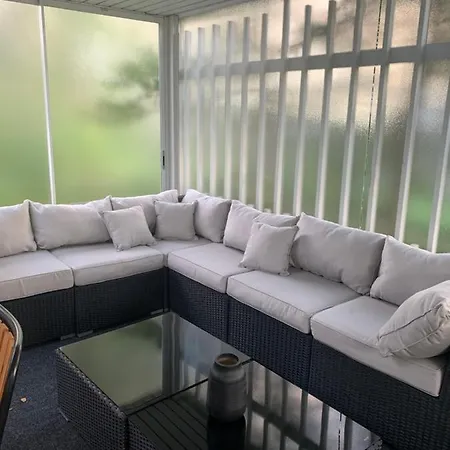 Maenty 200 M2 Arkkitehdin Suunnittelema Kaupunkikoti Rauhallinen Sijainti Sauna Autokatos וילה *