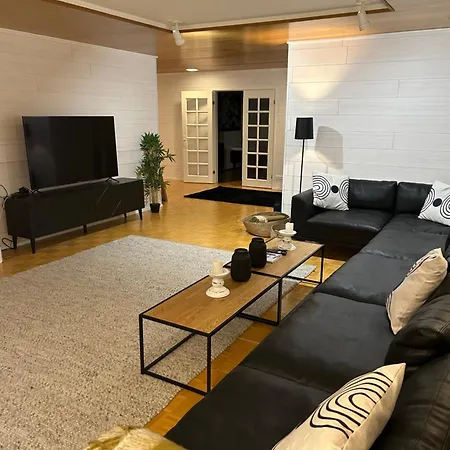 Maenty 200 M2 Arkkitehdin Suunnittelema Kaupunkikoti Rauhallinen Sijainti Sauna Autokatos וילה *