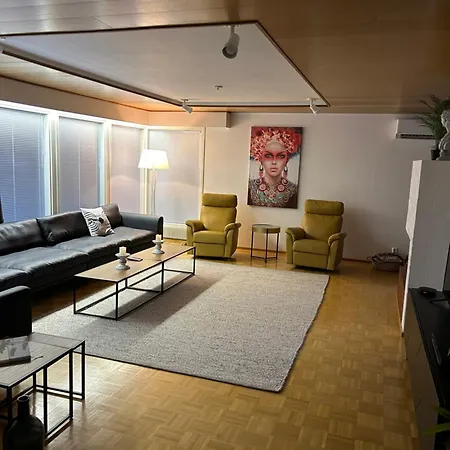 Maenty 200 M2 Arkkitehdin Suunnittelema Kaupunkikoti Rauhallinen Sijainti Sauna Autokatos וילה